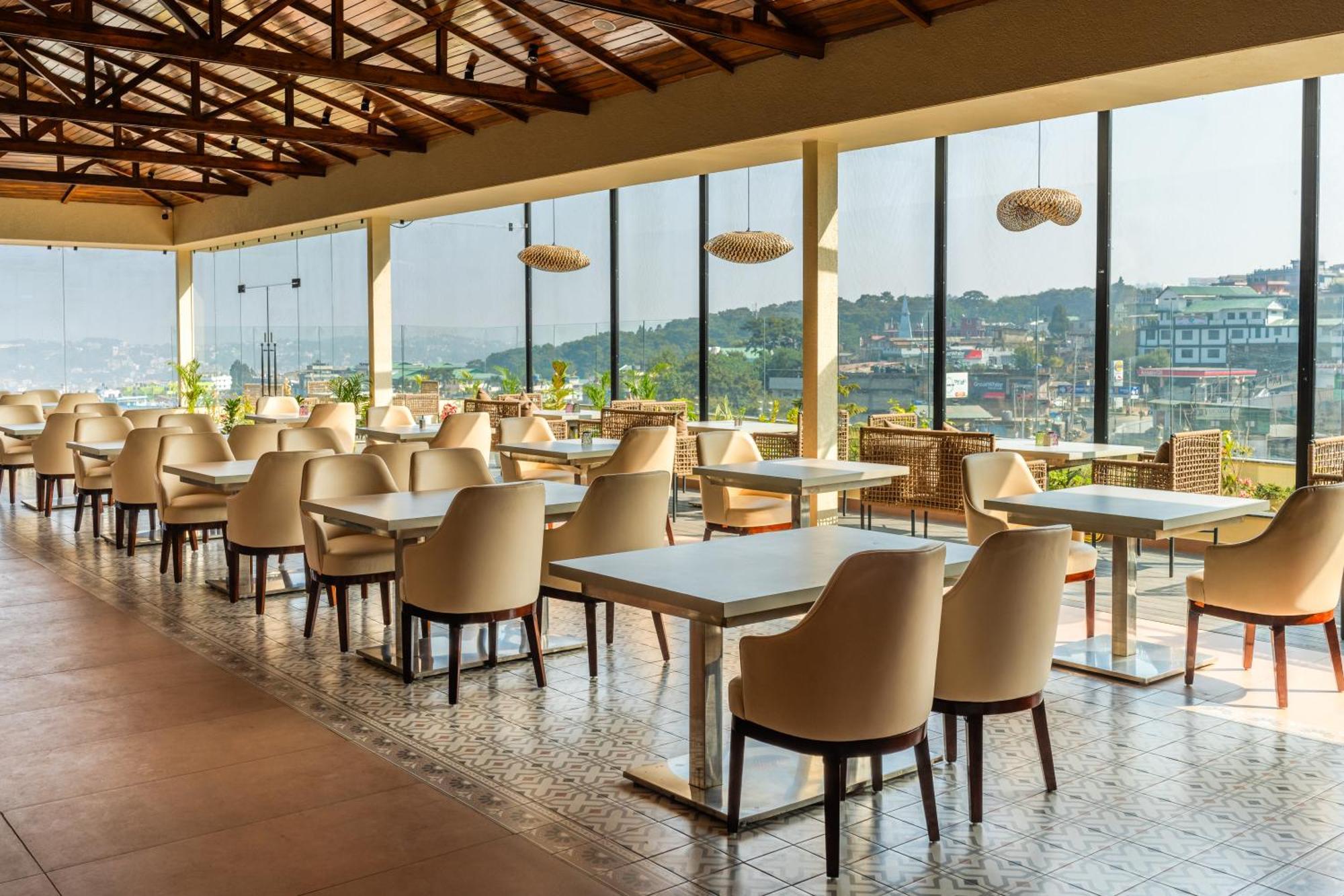 The White Rock Inn & Dine Shillong Esterno foto