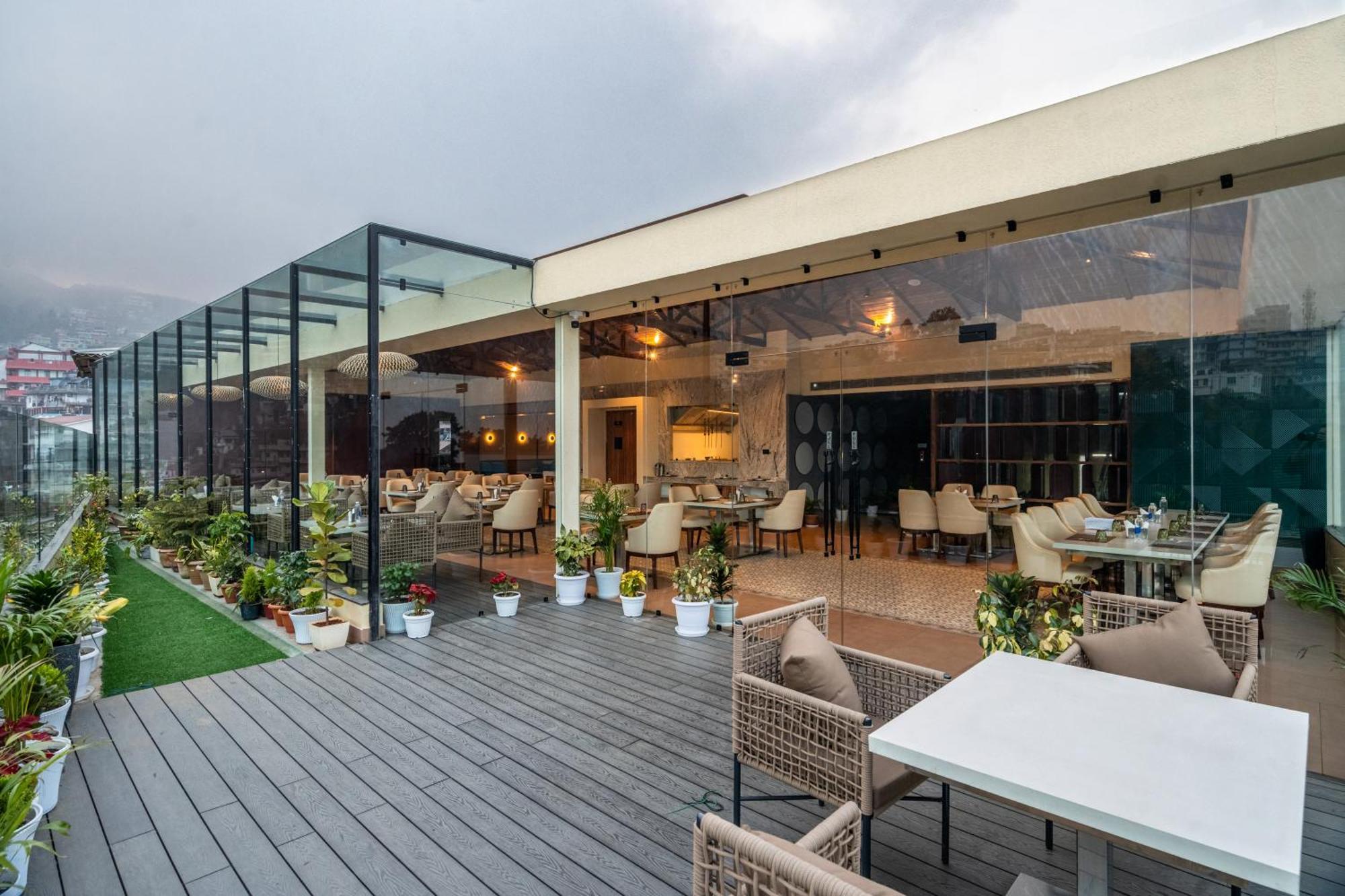 The White Rock Inn & Dine Shillong Esterno foto